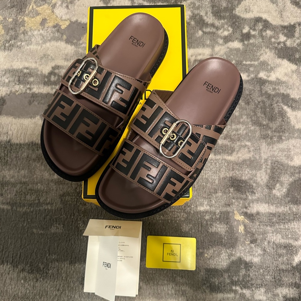 FENDI Logo Leather slides